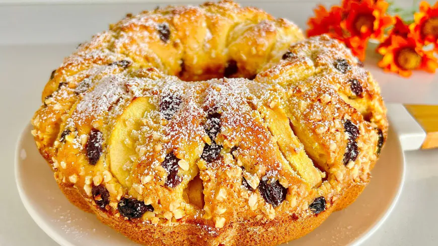 Apple and Raisin Cake