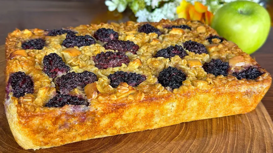 Baked Oatmeal with Apple and Blackberries