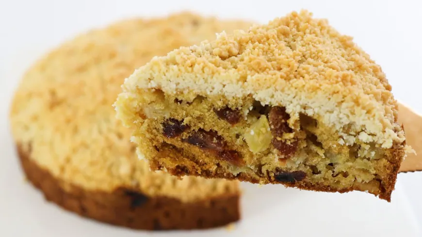 Apple Raisin Crumb Cake Recipe