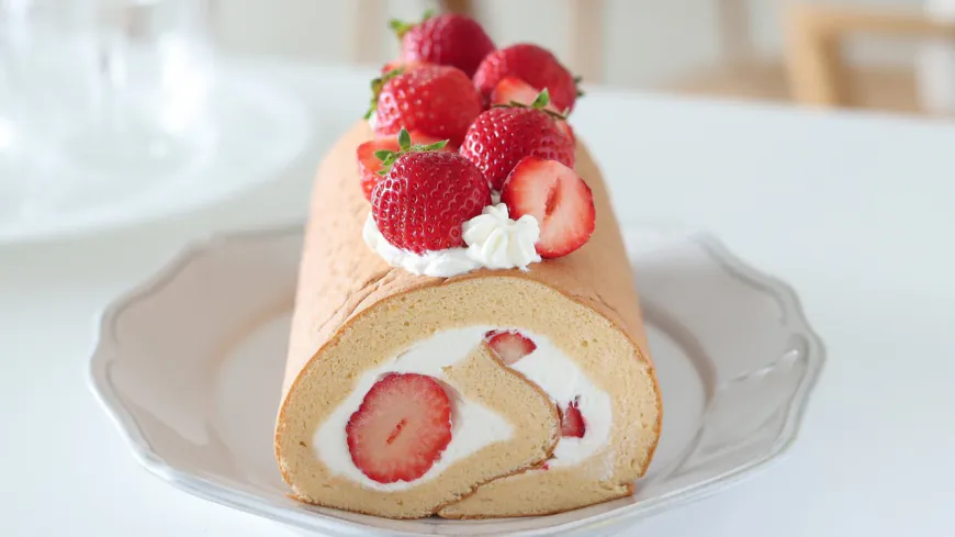 Strawberry Cream Roll Cake Recipe