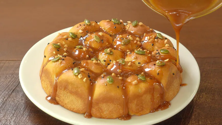 Caramel Nut Pull-Apart Bread