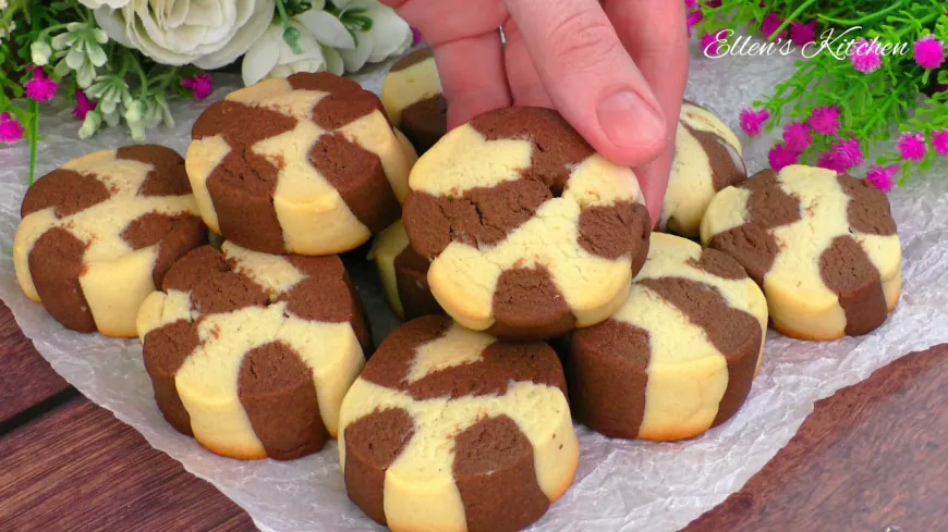 Vanilla Sugar Biscuits with Cocoa Swirls