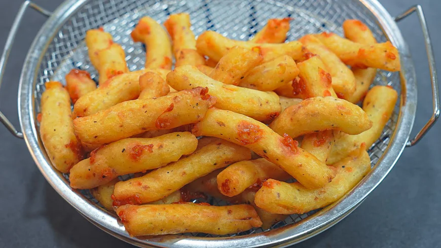 Homemade Crispy Piped Potato Fries