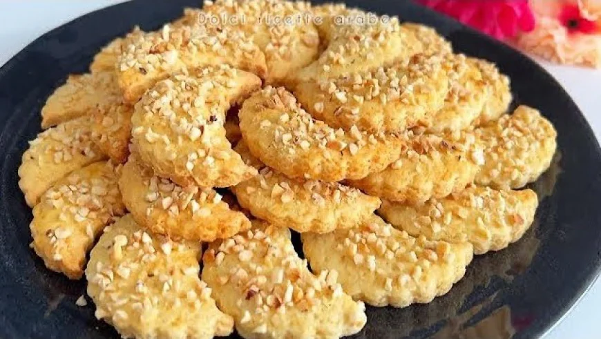 Golden Almond Crescent Cookies Recipe