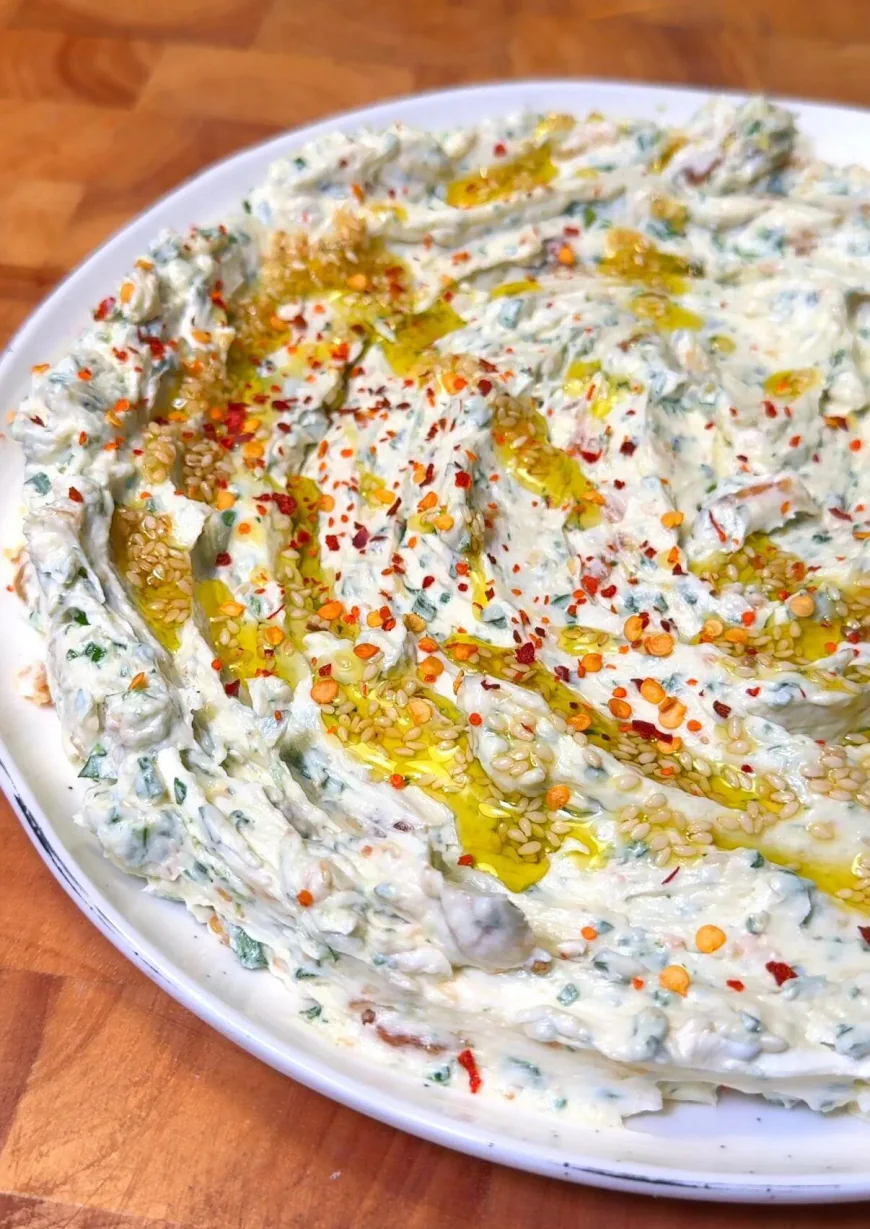 Creamy Vegan Garlic & Herb Dip